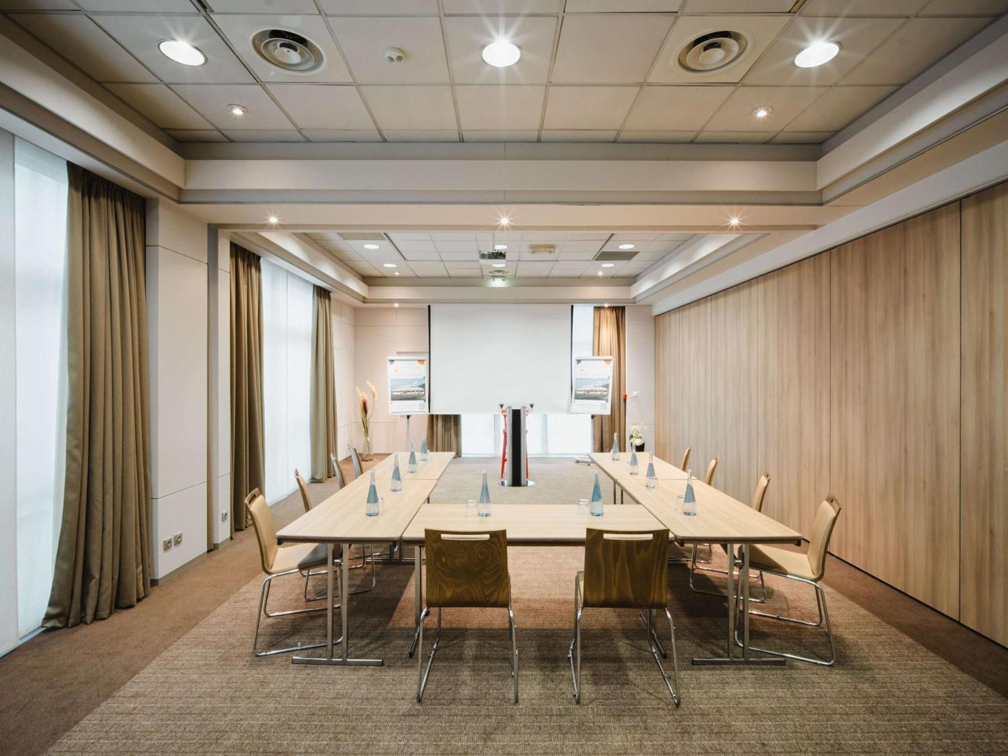 Hotel Mercure Lille Aeroport Экстерьер фото